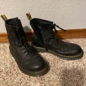 Doc martins size 5 men’s fits size 7 womens